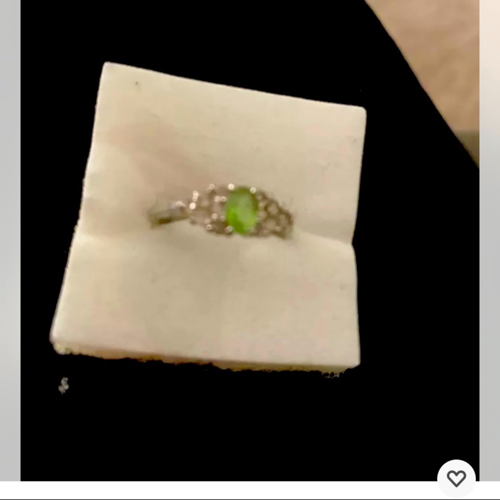 Genuine Peridot gem ring NWOTS size 7.50